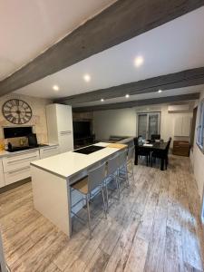 Villas Maison Provencale, Piscine, Soleil, Barbecue et Petanque : photos des chambres