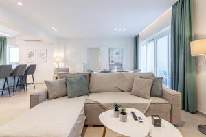 Casa Civique A Modern City Apartment with Balcony, Parking, Aircon & Elevator