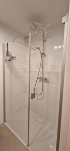 Modern luxury 1-bedroom apartment close to the beach and the sea T21