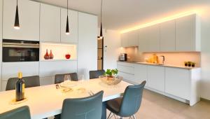 Modern luxury 1-bedroom apartment close to the beach and the sea T21