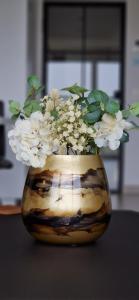 Modern luxury 1-bedroom apartment close to the beach and the sea T21