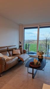 Modern luxury 1-bedroom apartment close to the beach and the sea T21