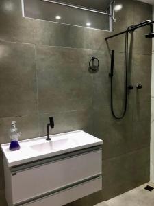 Great terrace 3 bedrooms apt between Ipanema & Copacabana posto 6