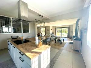 Maisons de vacances Villa Spacieuse & Moderne, Proche des Plages : photos des chambres