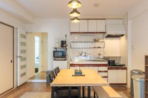 2 min to Namba Near Daikokucho For 6