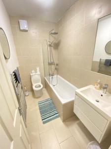 Grand 2 Bed Apartment In London