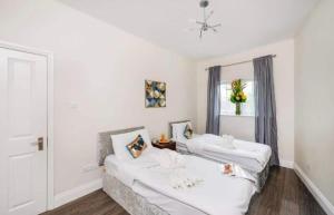 Grand 2 Bed Apartment In London