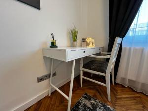 Modern by D