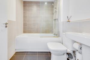 Entire 4 Bedroom Property In Reading