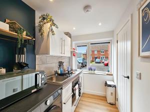 Blue Garden Retreat by Fortuna Property Portfolio