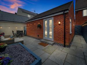 Blue Garden Retreat by Fortuna Property Portfolio