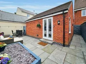 Blue Garden Retreat by Fortuna Property - Golden Valley