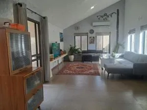 דירת חמד - 谢莫纳城