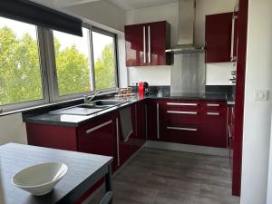 Appartements Modern & Cozy / 82 sq.m./ Free Parking/Train 7 min : photos des chambres