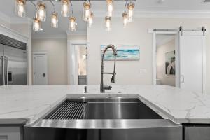 Venetian Boardwalk With Lsv And Pool