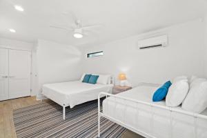 The 19Th Hole With Pool And Beach Chair Setup