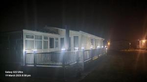 Gorgeous Lodge With Decking At Southview Holiday Park In Skegness Ref 33093V