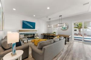 Vast Cay Castle With Private Beach And Game Room