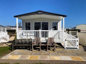 Brilliant 6 Berth Caravan For Hire At Haven Hopton In Norfolk Ref 80039G