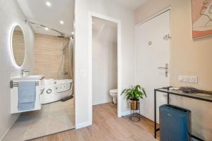 Appartements Nice Renting - Love Room Massena - Luxe Room - Jacuzzi - Terrace - King Bed - AC : photos des chambres