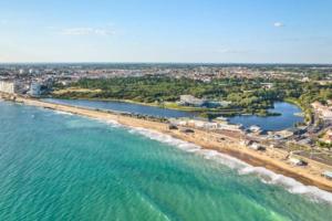 42m overlooking the pine forest and near the sea