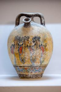 Top Centre Spacious 2 bedroom Apartment