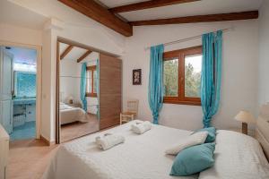 Villa Surrounded by Nature with Sea View