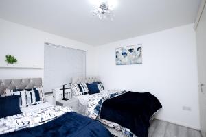 Cozy Place in Salford, Sleeps 8, 4 Bedroom, 5 Beds