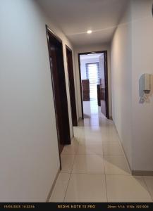 Hermoso Apartamento de 2 habitaciones en Avenida Bush