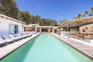 Private apartment in villa - Кала-Лонга