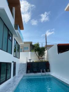 Mountain breeze villa phuket