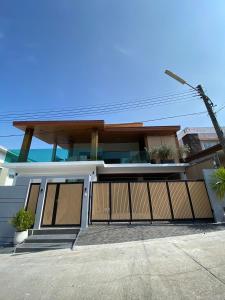 Mountain breeze villa phuket