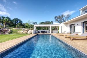 La Villa Luxury Green patio