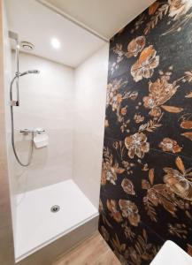 Appartements Le Coeur de Royan - PLEIN CENTRE VILLE - 150m DE LA PLAGE - COUR EXTERIEUR PRIVATIVE - IDEAL POUR COUPLE : photos des chambres