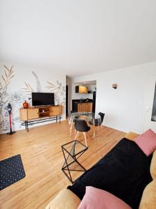 Appartements Le Coeur de Royan - PLEIN CENTRE VILLE - 150m DE LA PLAGE - COUR EXTERIEUR PRIVATIVE - IDEAL POUR COUPLE : photos des chambres