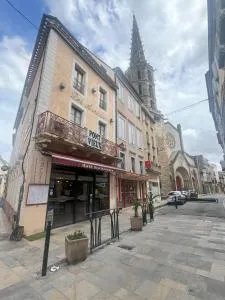 Hôtel Restaurant Les Arcades - 屈伊朗