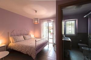 Double Room with Balcony room in Guest House Roma Express