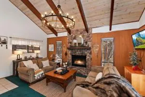 Everwood Serenity Treehouse on Sledding Hill - بيغ بير لاكي