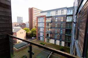 City Centre Getaway - Modern 1BR with Parking
