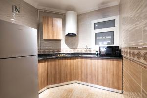 Elegant 2 BDR Apartment In Rehab City