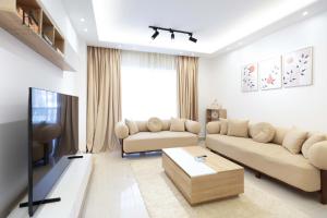 Elegant 2 BDR Apartment In Rehab City