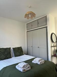 Cosy, central with parking - The Cornish Casa