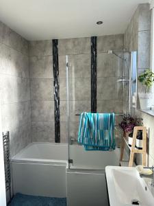 Cosy, central with parking - The Cornish Casa