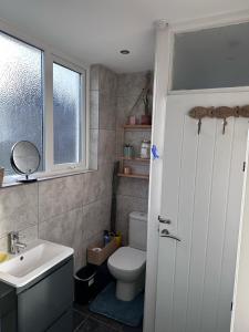 Cosy, central with parking - The Cornish Casa