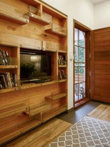 Stay Central, Stay Cozy 3BHK Premium Home Stay