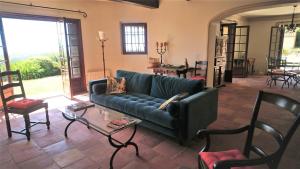 Le Belvedere, family home with pool, panoramic view