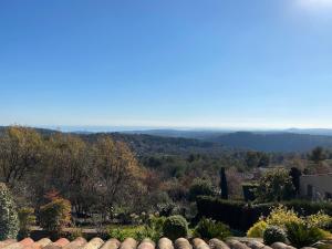 Le Belvedere, family home with pool, panoramic view