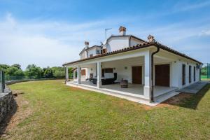 Holiday house Lera Rovinj, with football field, sauna, jacuzzi