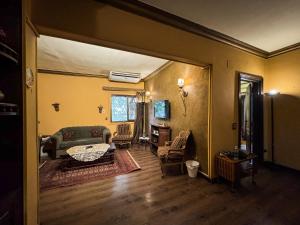 Authentic 2BR Apt 5Min to Nile Maadi Downtown