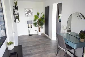 Riverview Modern 2 Bed- Parking & Tesla charger